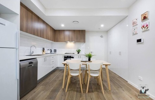 Wentworthville Apartamento | KozyGuru | Wentworthville | 2 Bed 2 Bath Apt