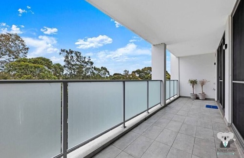 Wentworthville Apartamento | KozyGuru | Wentworthville | 2 Bed 2 Bath Apt