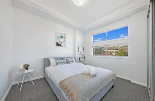 Wentworthville Apartamento | KOZYGURU WENTWORTHVILLE KOZY 2 BED 1 BATH APT STREET PARKING NWE049