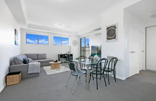Wentworthville Apartamento | KOZYGURU WENTWORTHVILLE KOZY 2 BED 1 BATH APT STREET PARKING NWE049