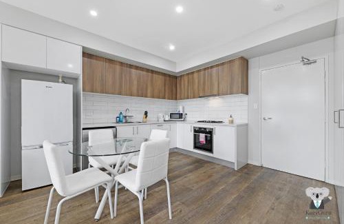 Wentworthville Apartamento | KozyGuru | Wentworthville | Kozy Style 2 Bed 2 Bath APT + Free Parking