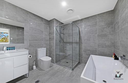 Wentworthville Apartamento | KozyGuru | Wentworthville | Kozy Style 2 Bed 2 Bath APT + Free Parking
