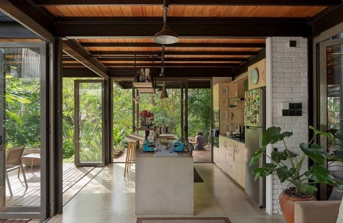 Kaduwela Casa | Kozy’s Canvas - Home stay and studio facing a lake in the heart of the city