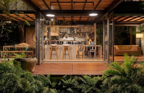 Kaduwela Casa | Kozy’s Canvas - Home stay and studio facing a lake in the heart of the city