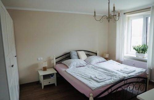 Prievidza Apartamento | Krásny, plne vybavený byt s bezplatným parkovaním