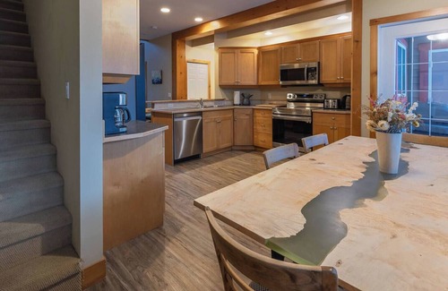 East Kootenay Condominio | This condominium is a 3 bedroom(s), 3 bathrooms, located in Kimberley, BC.