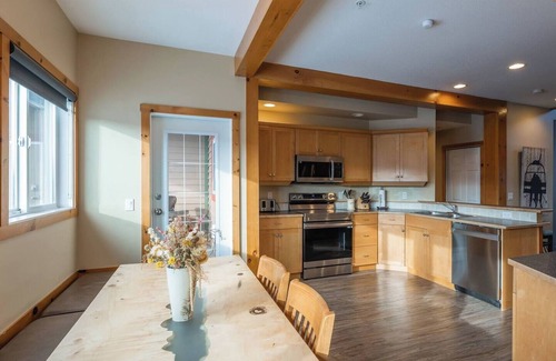 East Kootenay Condominio | This condominium is a 3 bedroom(s), 3 bathrooms, located in Kimberley, BC.