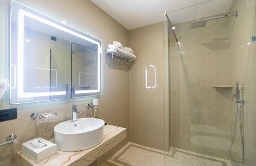 Vlore Hotel | Kraal Hotel