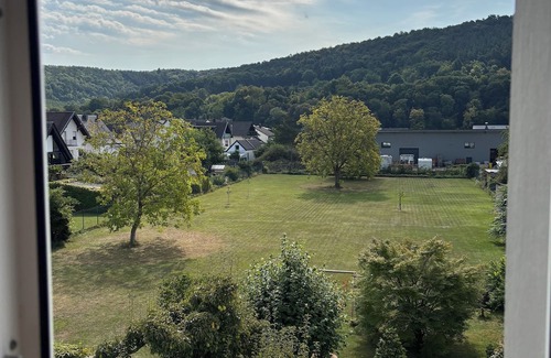 Ahrweiler Apartamento | Kräuterberg vacation apartment, modern attic apartment with vineyard view in the Ahr valley