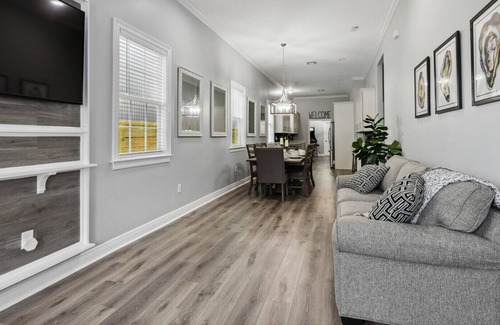 Faubourg Delassize Casa | Krewe of New Orleans, Walk to Streetcar & Freret St.