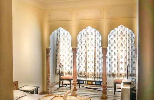 Bani Park Hotel | Krishna Palace: A Heritage Private Deluxe En-suite Room