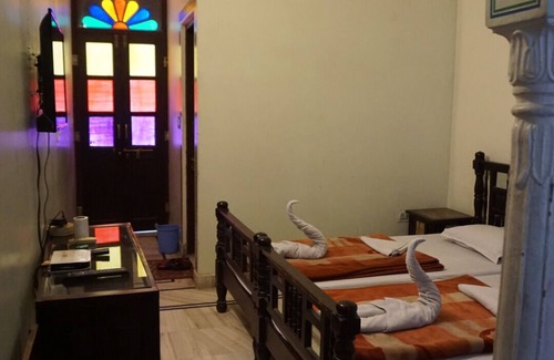 Bani Park Hotel | Krishna Palace: A Heritage Private Deluxe En-suite Room