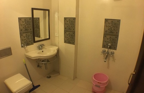 Bani Park Hotel | Krishna Palace: A Heritage Private Deluxe En-suite Room