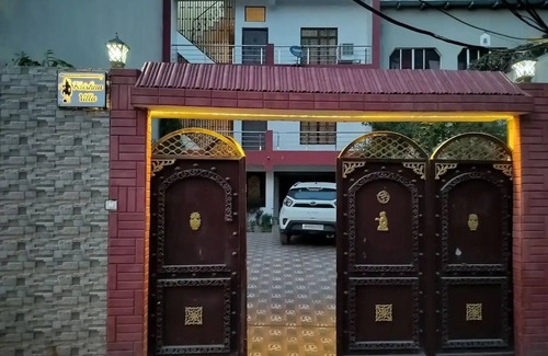 Varanasi Villa | Krishna Villa - 1 Bedr / 1 Bathr