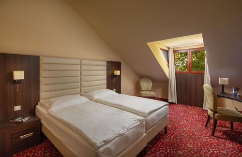 Tata Hotel | Kristály Imperial Hotel