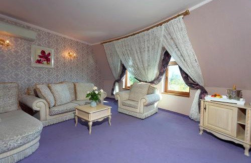 Saints Constantine and Helena Hotel | Kristel Hotel