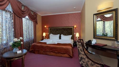 Saints Constantine and Helena Hotel | Kristel Hotel