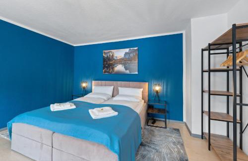 Innenstadt Apartamento | Krone - ES Bhf - 2Zi & 90m2 & 6xPrs - Balkon - 65"TV & Netflix