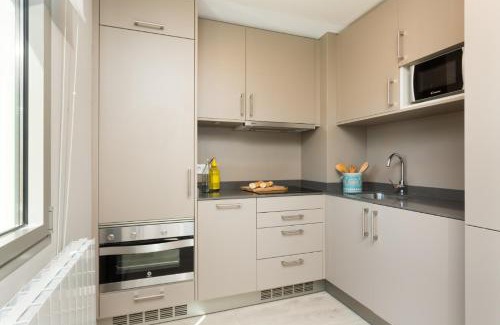 Barceloneta Apartamento | Kronos on the Beach Attic Suite