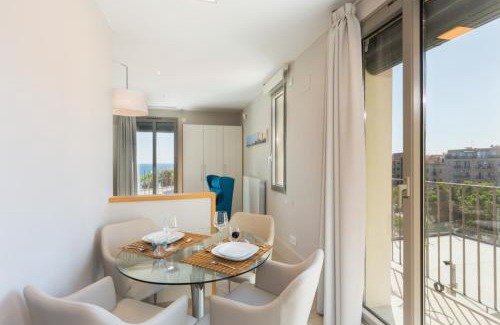 Barceloneta Apartamento | Kronos on the Beach Attic Suite