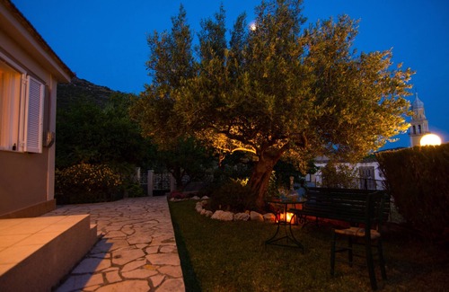 Faraklata Cabaña | "Kroussos Cottage" se encuentra en el tranquilo pueblo de Faraklata en Kefalonia.