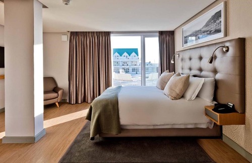 Gordons Bay Central Hotel | Krystal Beach Hotel