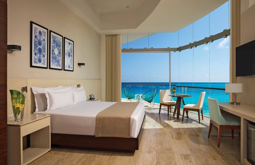 Punta Cancún Hotel | Krystal Grand Cancun All Inclusive