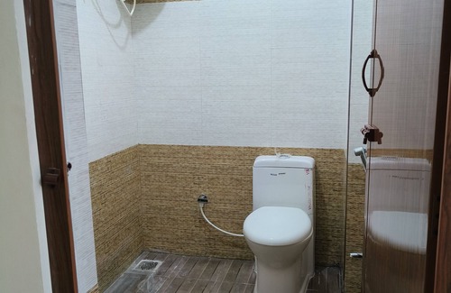 Tiruvannamalai Cabina | Ks rooms near by temple and giripradashan road car parking available
