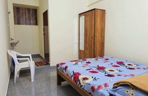 Tiruvannamalai Cabina | Ks rooms near by temple and giripradashan road car parking available