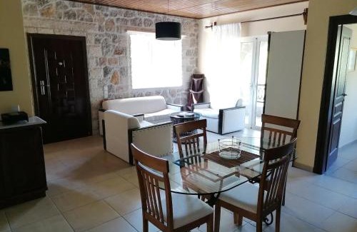 Agii Anargiri Casa | Ktima Nafsika - First-floor luxury apartment in majestic estate