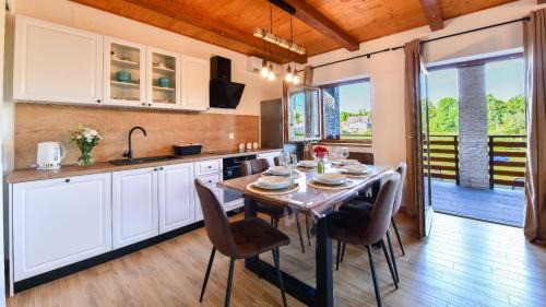 Perusic Chalet De Esquí | Kuća za odmor Katarina