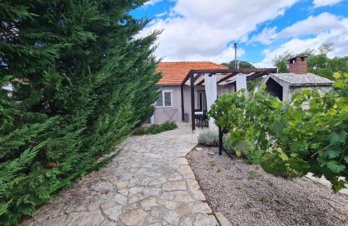 Lozovac Casa | Kuća za odmor Rajna