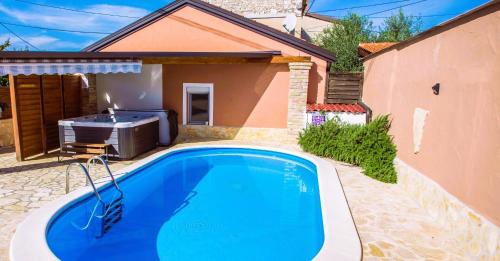 Cancini Villa | KUČA S BAZENOM Emanuela