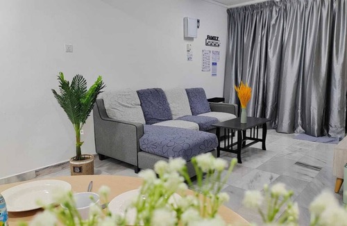 Kampung Darat Mak Bar Casa | Kuantan Town Staycation 2R2B@5min to HTAA#Netflix