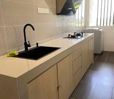 Kampung Stampin Apartamento | Kuching Cozy Balinese Style Rex Apartment Near BDC