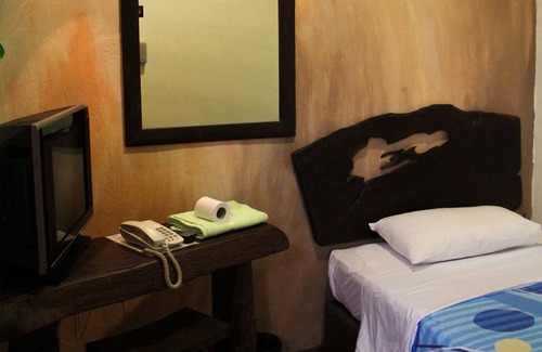 Kampung Lintang Hotel | Kuching Waterfront Lodge