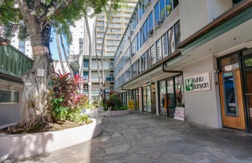 Waikiki Hotel | Kuhio Banyan Hotel (with Kitchenettes)