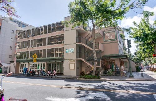 Waikiki Hotel | Kuhio Banyan Hotel (with Kitchenettes)