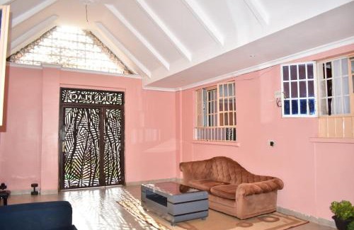 Embu Apartamento | Kukis Place in Embu Airstrip-2 bedrooms with more beds