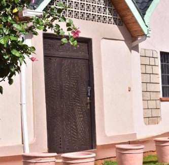 Embu Apartamento | Kukis Place in Embu Airstrip-2 bedrooms with more beds
