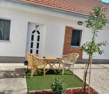 Siklos Apartamento | KukoriQ 2 Apartman