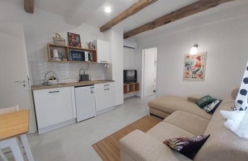 Siklos Apartamento | KukoriQ 2 Apartman