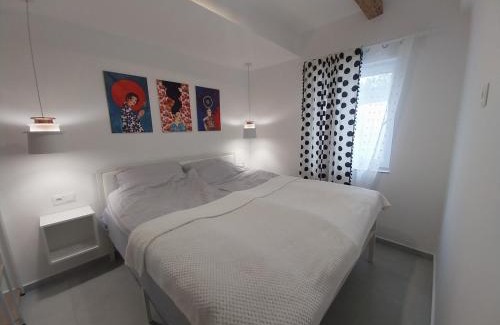 Siklos Apartamento | KukoriQ 2 Apartman
