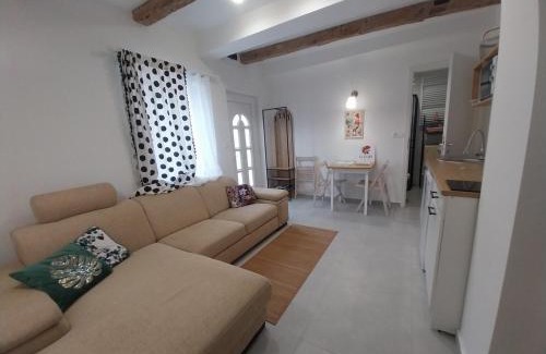 Siklos Apartamento | KukoriQ 2 Apartman