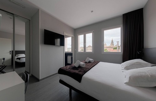 Centro de Santiago de Compostela Casa | Kumano Kodo by Como en Casa