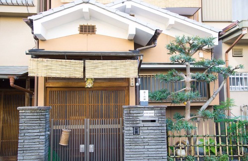 Nakagyo Ward Villa | Kumo Machiya estadía Nijojo: Una gran casa cerca de Kyoto famoso castillo Nijo-castillo