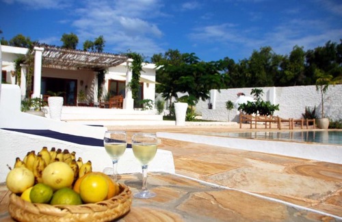 Kidoti Villa | KUONA Oceanfront Private Villa w/pool on the beach