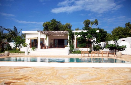 Kidoti Villa | KUONA Oceanfront Private Villa w/pool on the beach