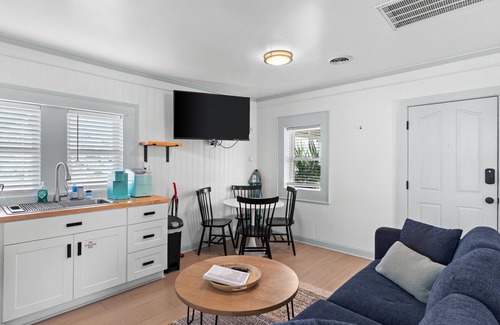 Kure Beach Cabaña | Kure Cabana~Cottages @ Kure~ Beach, Fishing, Pool, Walk to Pier, Parking