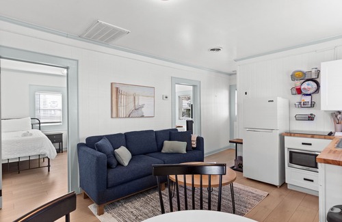 Kure Beach Cabaña | Kure Cabana~Cottages @ Kure~ Beach, Fishing, Pool, Walk to Pier, Parking